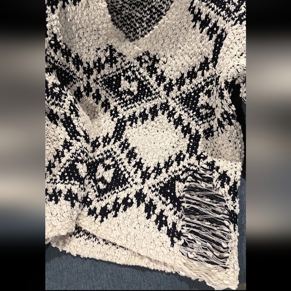 Cupshe sweater size large - Picture 3 of 5